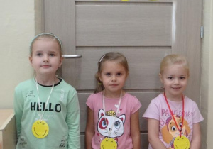 Dziewczynki z medalami